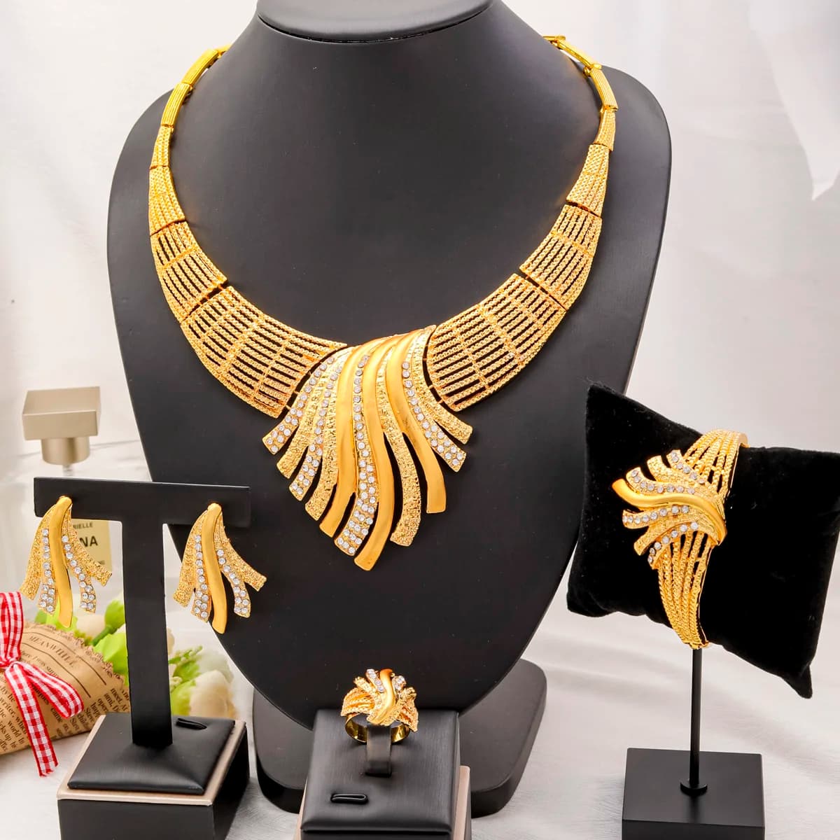 Dubai Jewelry Set For Women 24K Gold Plated Luxury Necklace Earrings Bracelet And Ring Set Jewelry For Wedding Party Trending