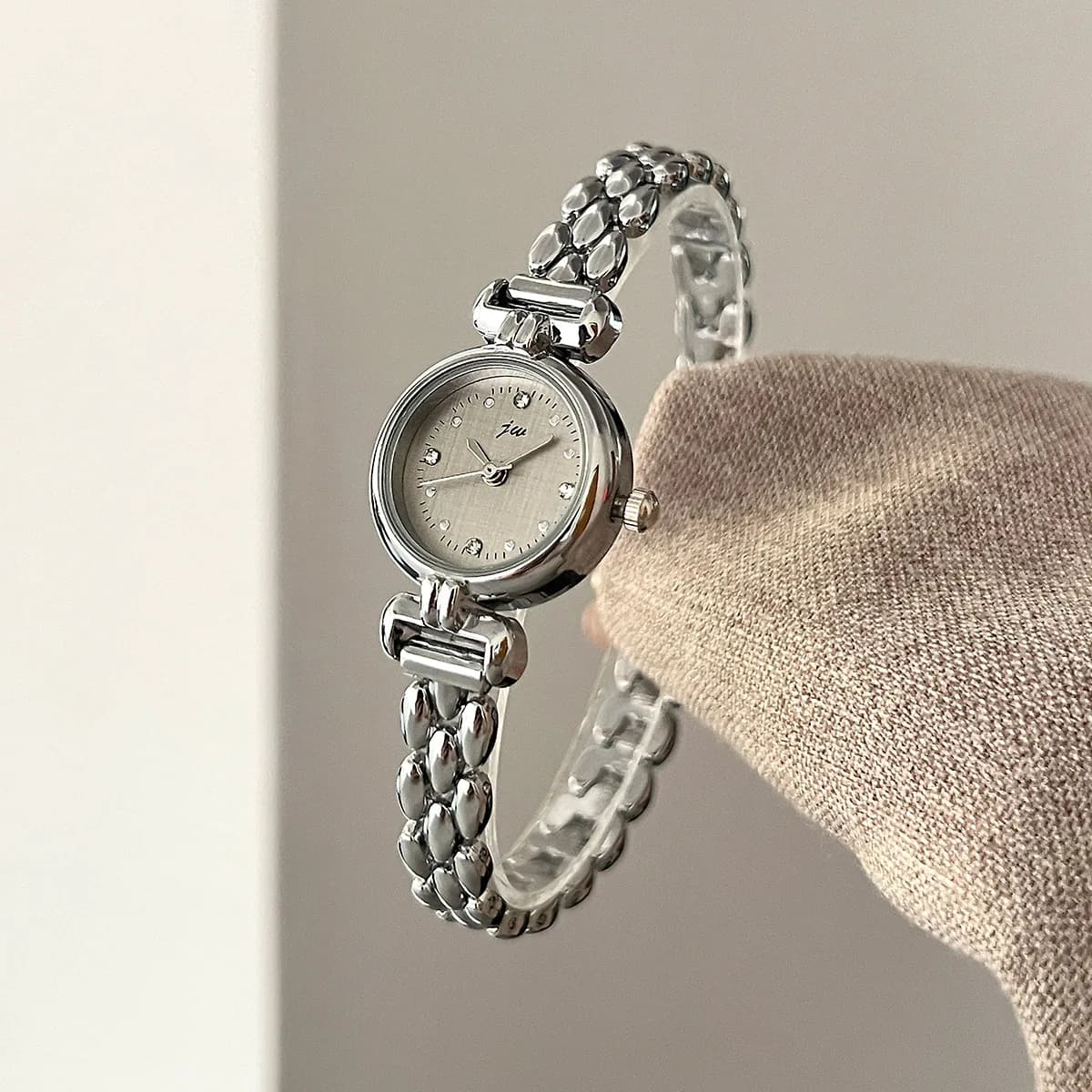 Women's Watch Simple Retro Bracelet Watches Small and Exquisite Versatile Steel Belt Ladies Fashion Quartz Clock Wristwatches