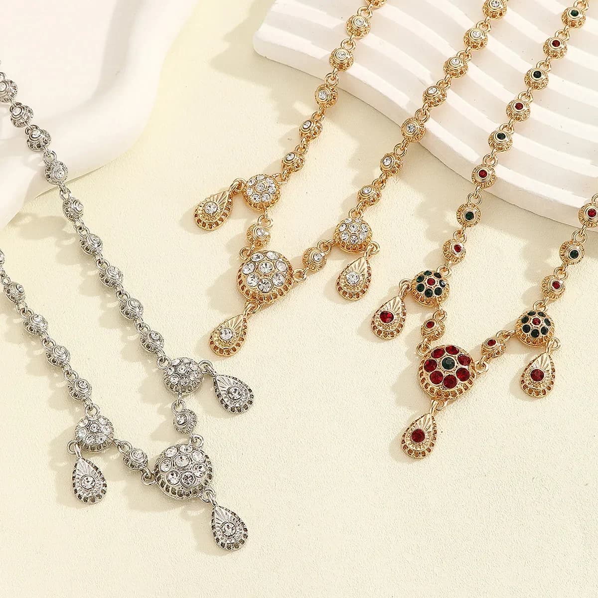 Bridal head chain with waterdrop pendant, detail view