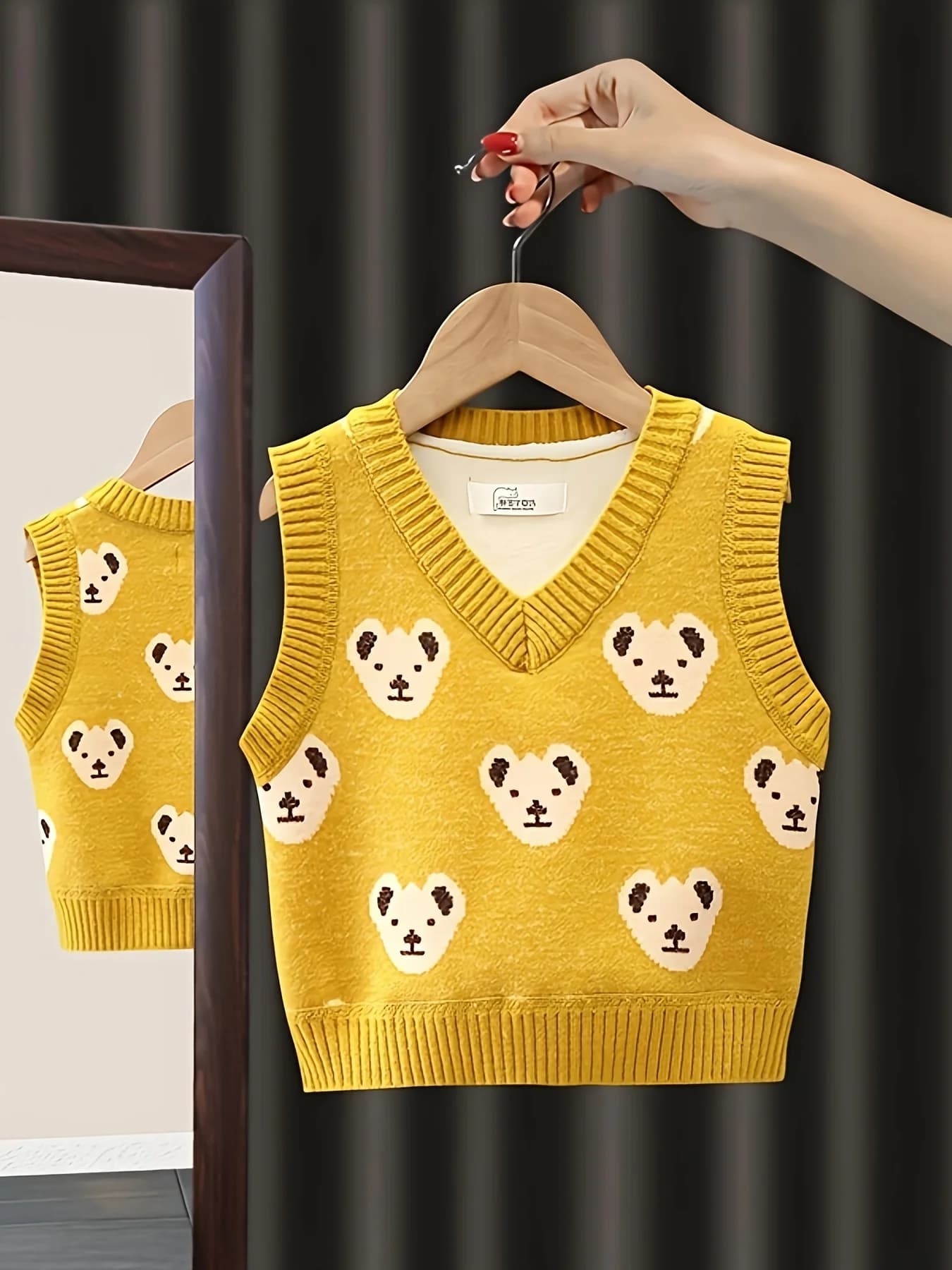Autumn Outerwear for Boys and Girls, Baby Vest with Bear Design, V-Neck Infant Knitted Vest, Children's Sweater Vest