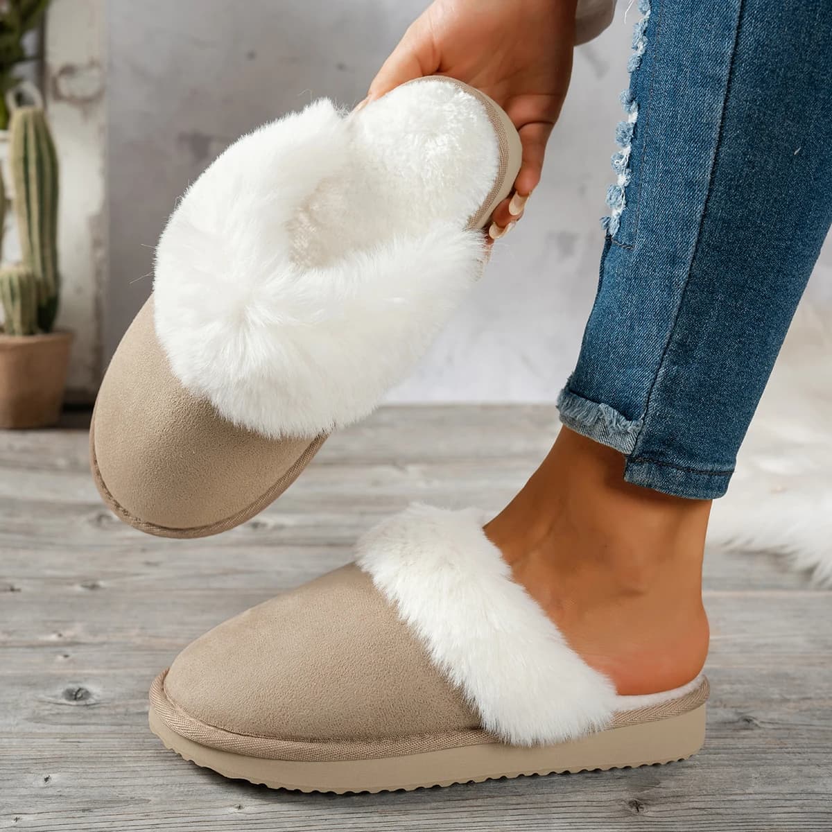 Women's Winter Solid-Color Warm Non-Slip Comfortable Low-Heel Slip-On House Slippers Casual Thickened Soft Plush Slippers