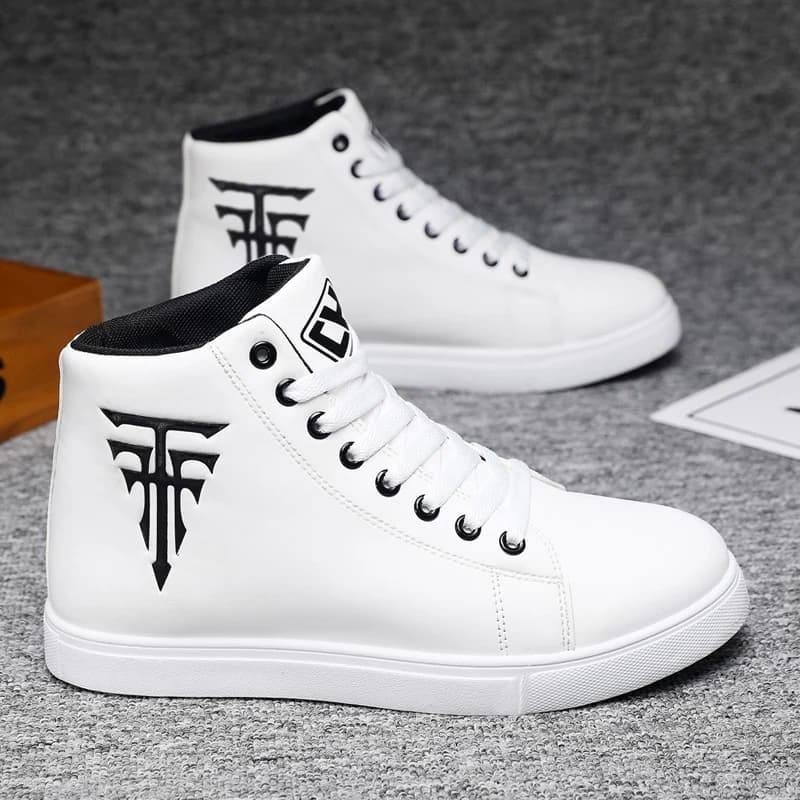 [sneakers] A Pair of High-Top Sports Casual Outdoor Skate Shoes, Comfortable And Suitable for Travel And Fitness (Available in L