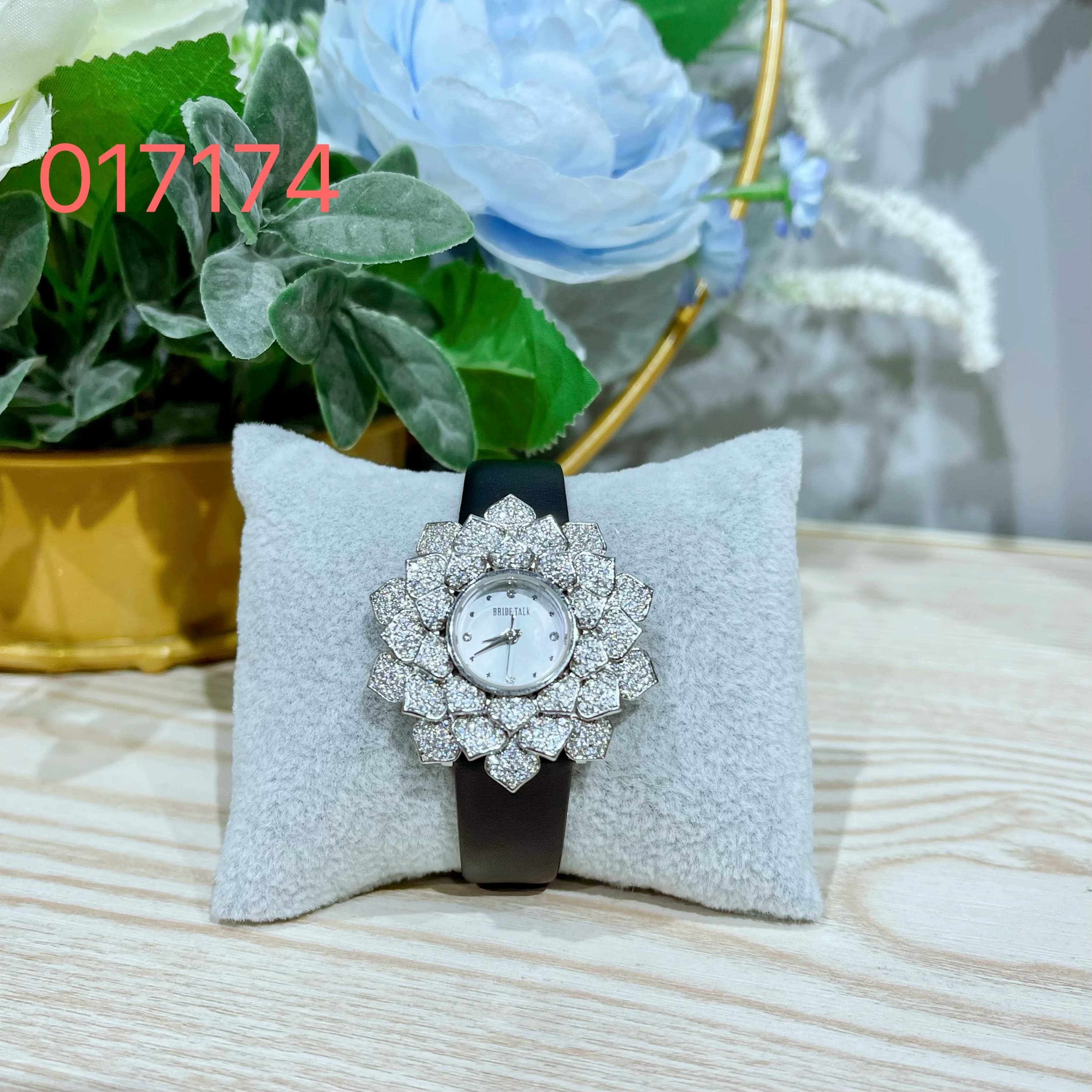 017174 Bracelet Watch 19cm for Women Cubic Zircon Bangle Watch Womans Watchs Wedding Bridal Party Hand Accessories Jeweley