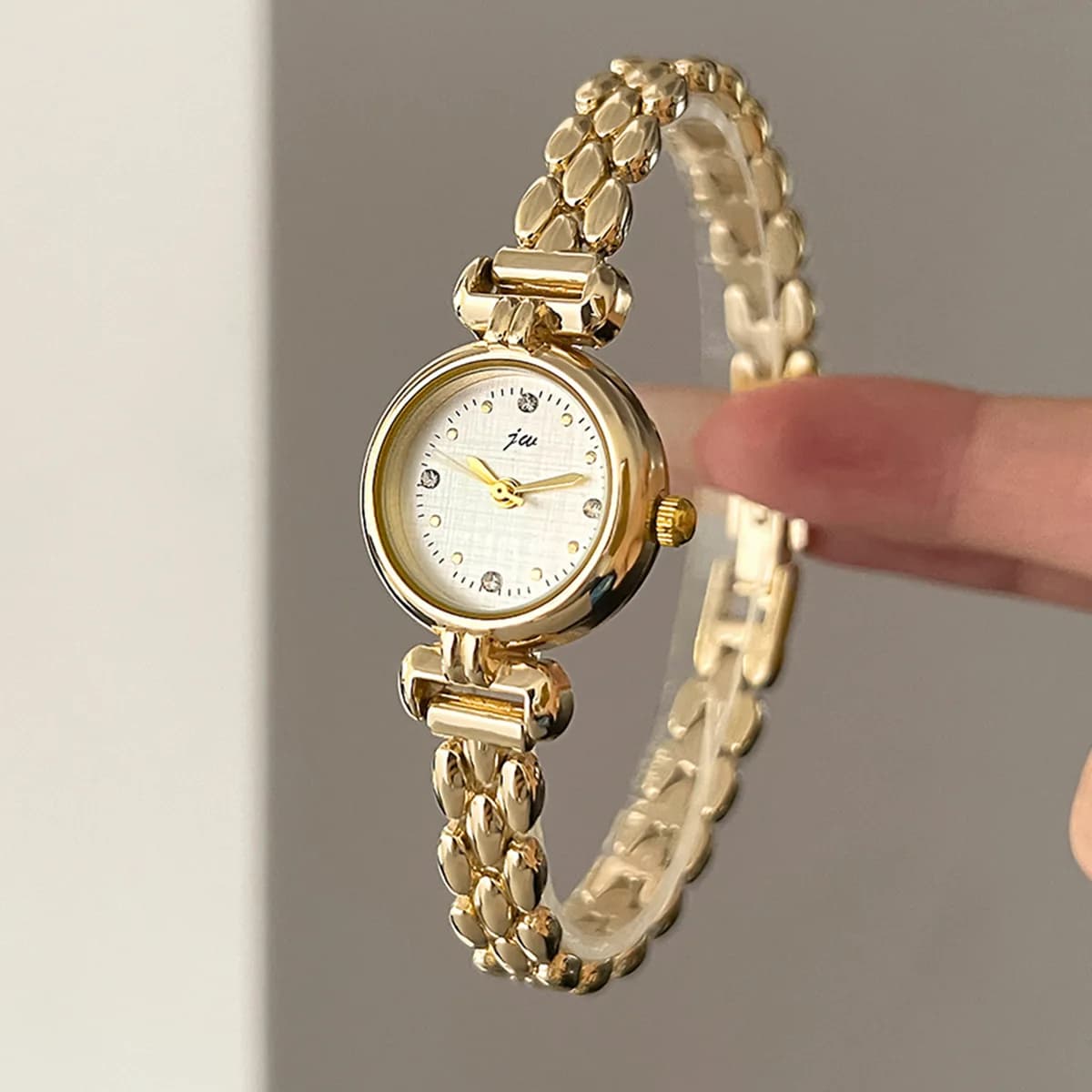 Women's Watch Retro Bracelet Watches Small and Exquisite Versatile Steel Belt Ladies Fashion Quartz Clock Wristwatches