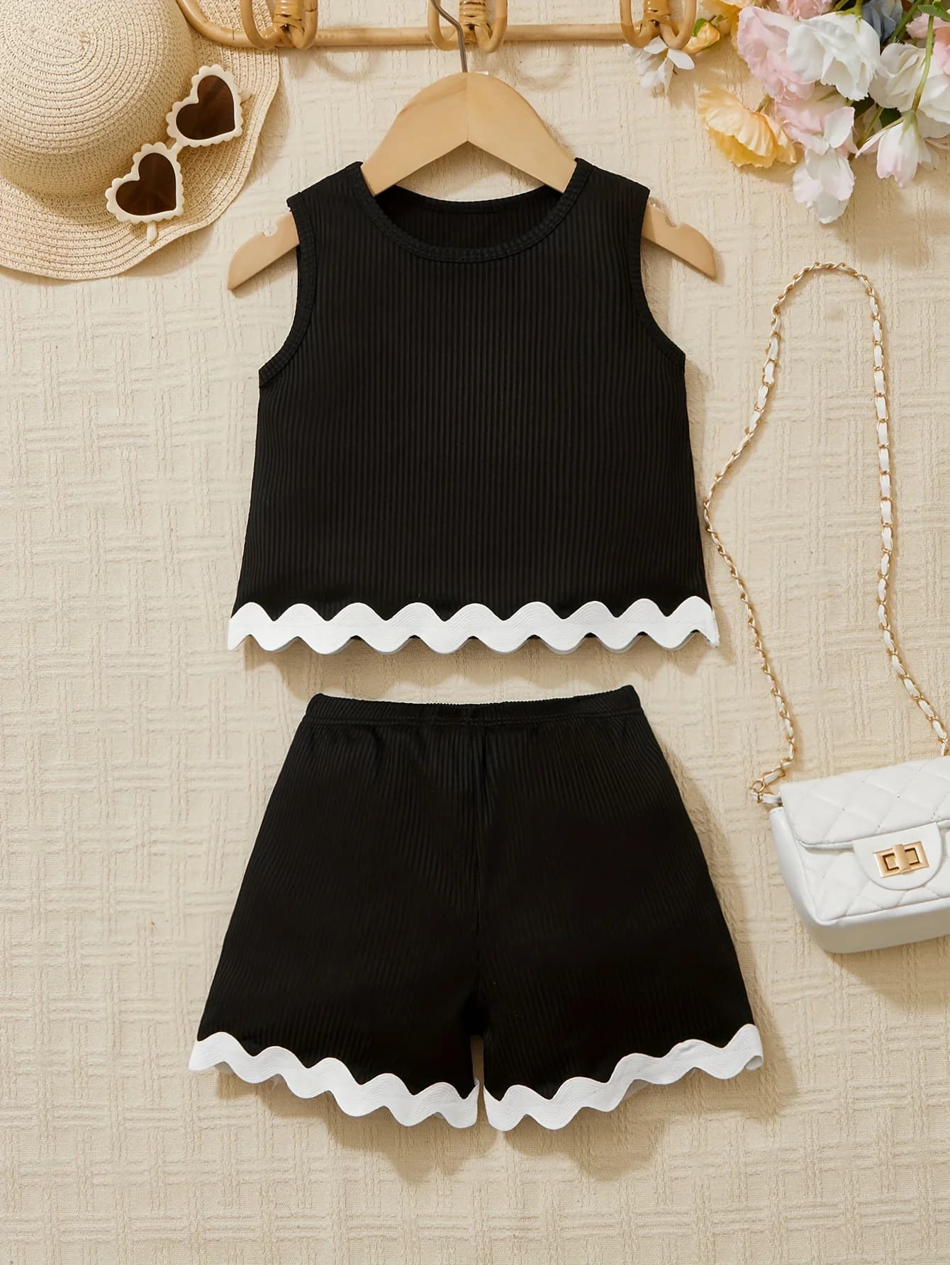 Girls' Casual Outfit: Vest + Shorts Two-Piece Set, Black and Rose Red with White Lace Design, Stylish and Attractive, Suitable for Children Aged 4-12, Versatile Clothing for Summer Home Wear and Outin