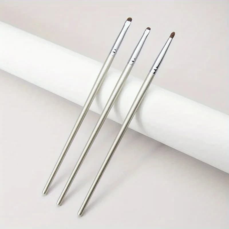 Small eyeshadow brush, ABS plastic handle, natural horse bristles, for detail blending smoky eye makeup, suitable all skin types