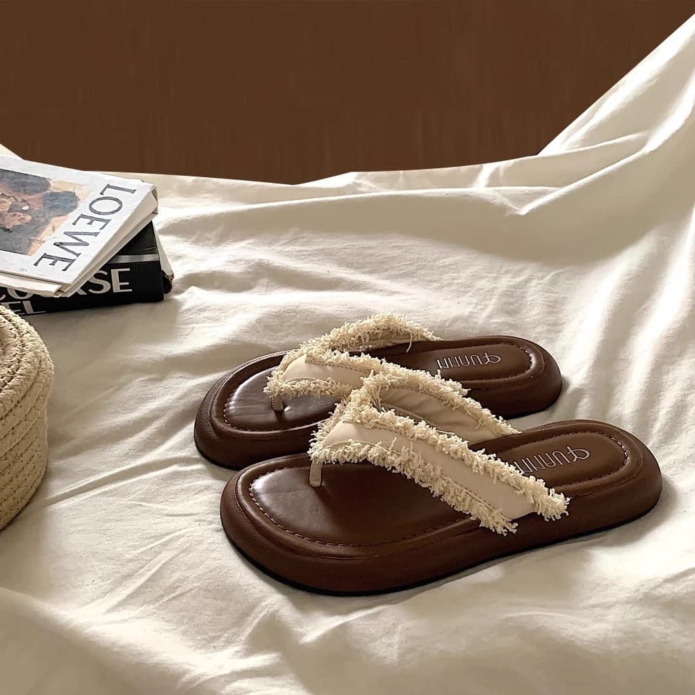 2025 New Herringbone Slippers for Women's Summer Flat Bottomed Toe Beach Leisure Beach Sandals