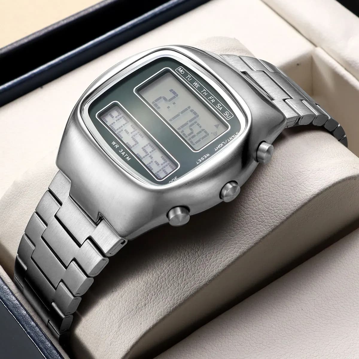 Dual-Display Retro Digital Men's Watch with Backlight Year Month Date Week Display Stainless Steel Strap Unisex Wristwatch