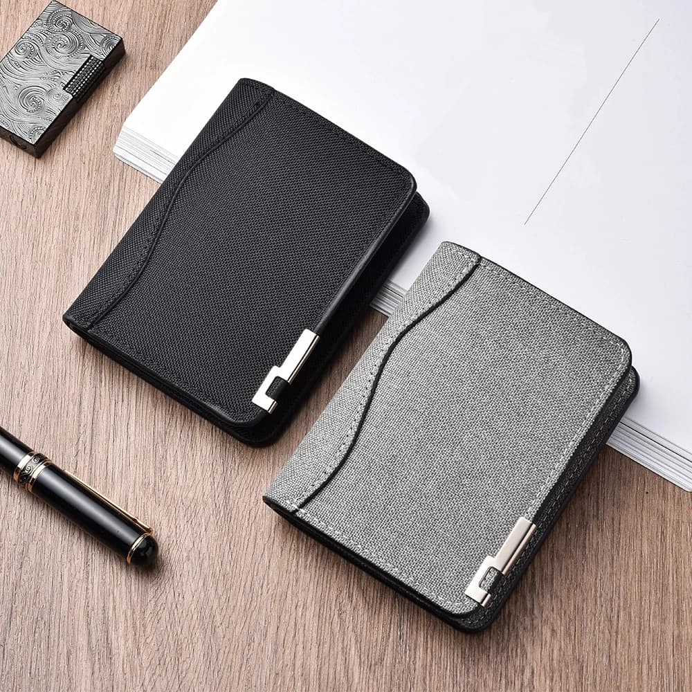 Men's Minimalist Wallet with Metal Accents and Solid Color Design, Capable of Holding Banknotes, Credit Cards and a Card Holder.