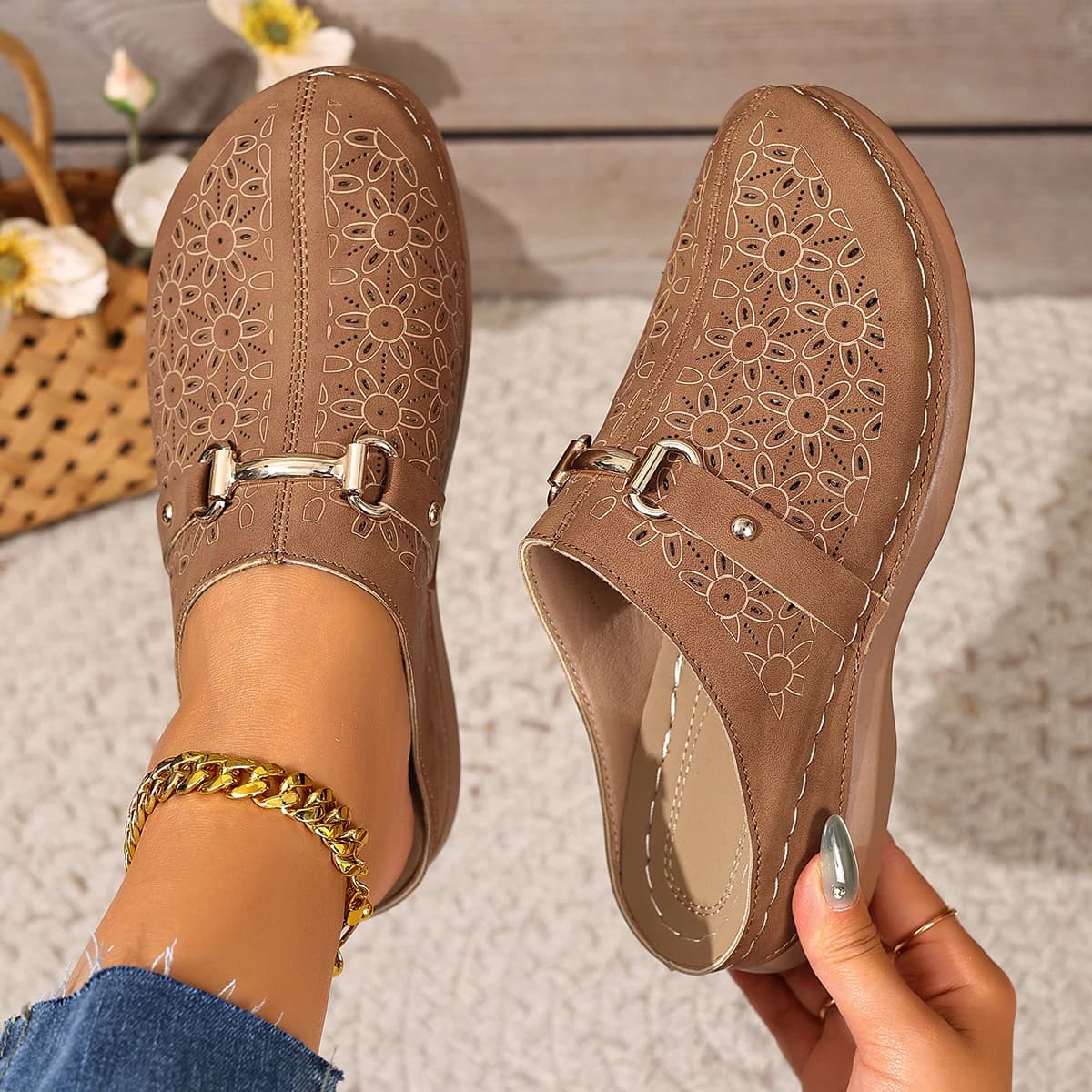 Women Slippers Lightweight Fashion Half-support Slippers Outdoor Wading Shoes Middle-aged Mother Sandals Summer Slides Women