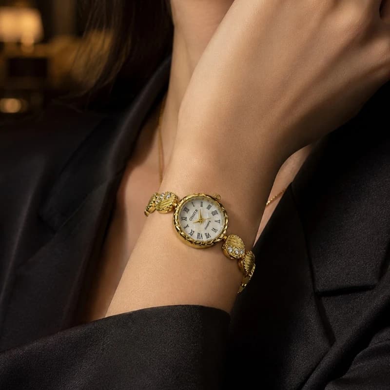 Women Bracelet Watches Top Brand Luxury Ladies Quartz Wrist Watches Unique Rhinestone Steel Band Elegant Female Clock Gift