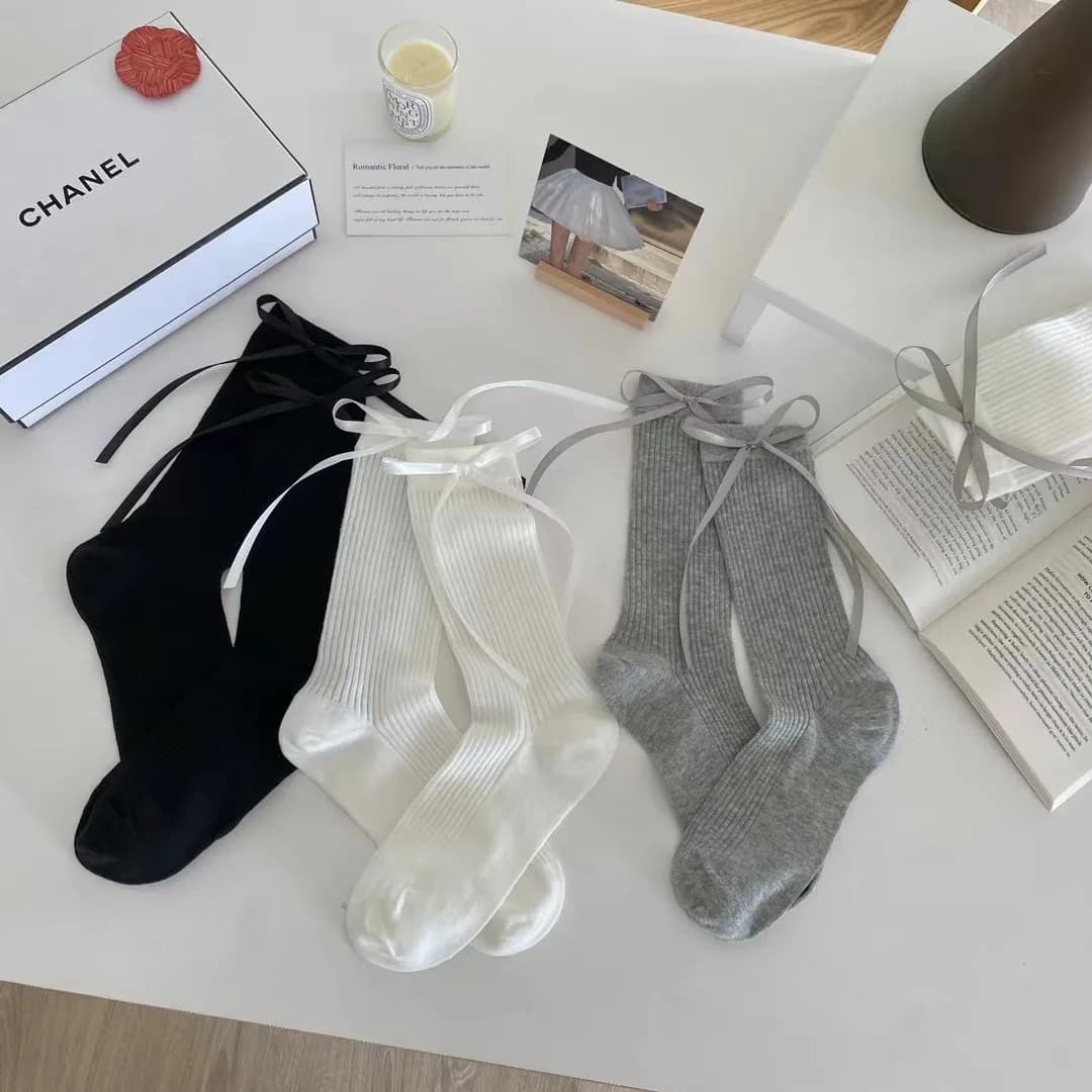 Women's Socks Spring Summer New Boneless Socks Side Ribbon Bow Ribbon Vertical Thin Breathable Midtube Pile Sock Simple Fashion