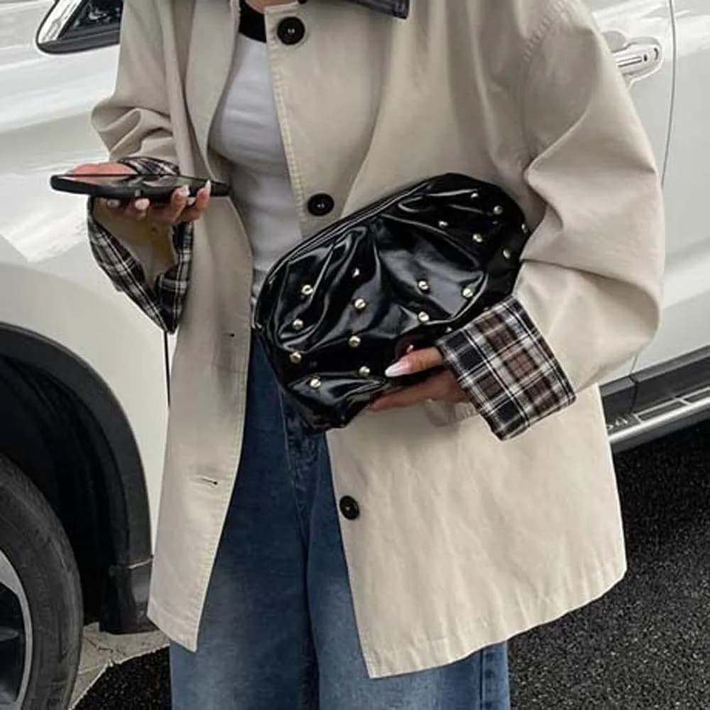 Versatile PU Rivet Clutch Bag Retro Large Capacity Lady Hand-held Purse Solid Color Polyester Pleated Leather Handbag Women