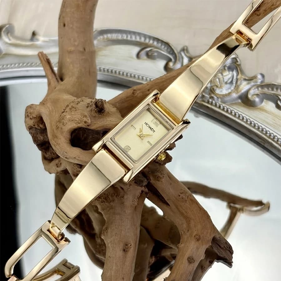 Elegant Rectangular Bracelet Watch for Women with Curved Strap: A Timeless Accessory