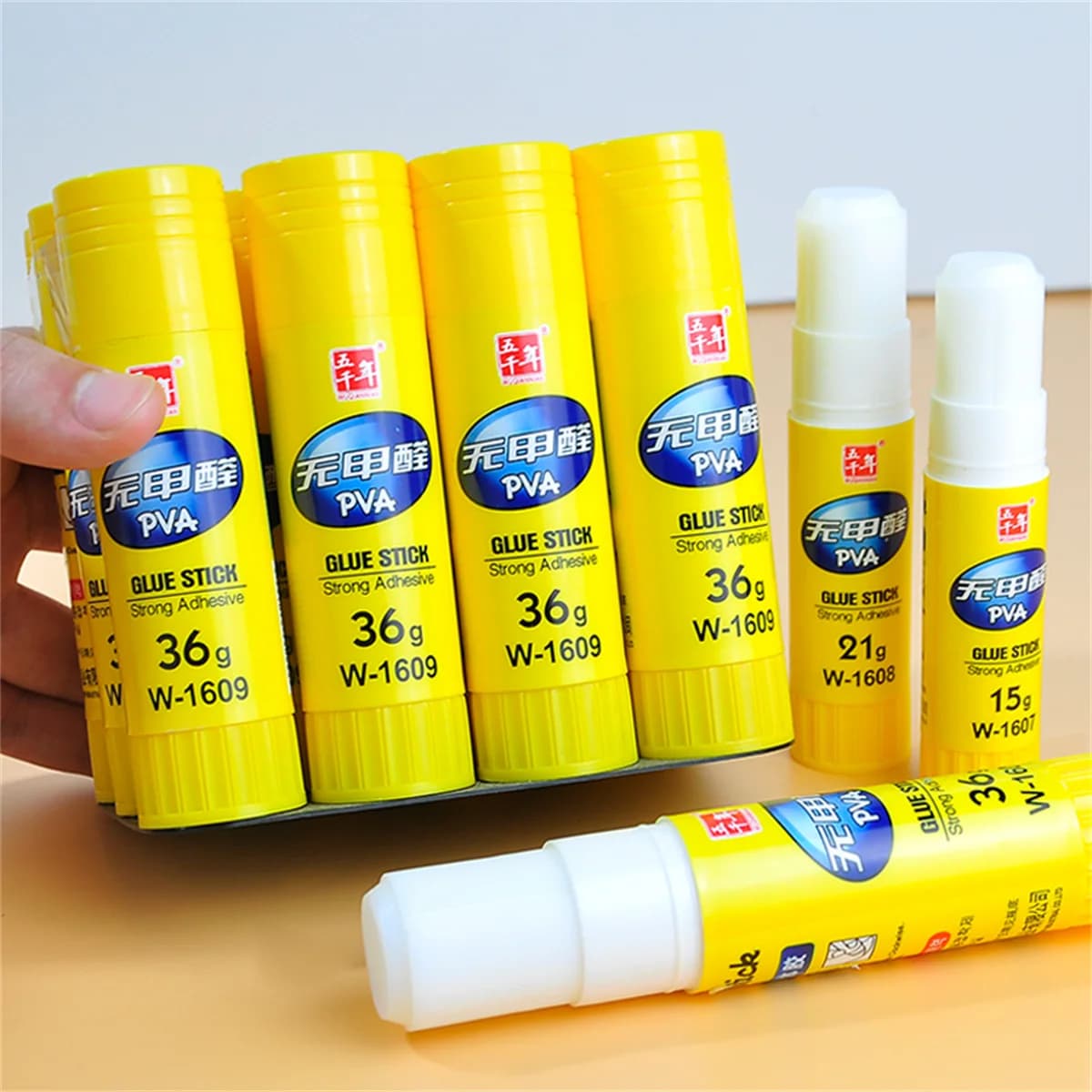 High Viscosity Solid Glue Stick for School Useful Office Supplies Adhesive Glue Pens DIY Art Paper Card Photo Stationery